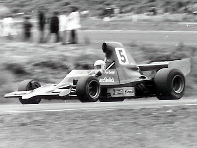 Kevin Bartlett in T400 HU1 at Teretonga 1975. Copyright Kevin Thomson 2005. Used with permission.