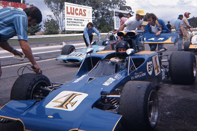 Bob Muir in his Lola T300 at Sandown Park in February 1972. Copyright Stewart Clark 2017. Used with permission.