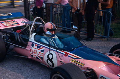 Ray Allen returns 400-21 to the paddock after the 18 September 1971 Oulton Park F5000 race. Copyright Alan Cox 2009. Used with permission.