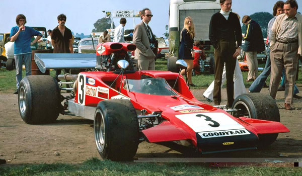 The first production Lola T300 at Oulton Park on 18 Sep 1971, although it is also possible that this picture is of the T242/T300 prototype at the August Oulton. Copyright Alan Cox 2006. Used with permission.