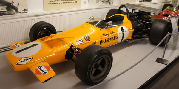 The McLaren M7D restored as a McLaren M7A, on display in the Donington Museum in 2012. Licenced by Chris Eaton under Creative Commons licence Creative Commons Attribution-Share Alike 3.0 Unported. Original image has been cropped.