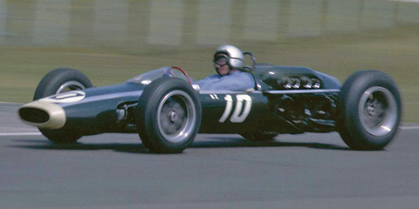 Bruce McLaren in the Cooper T70 at Warwick Farm in February 1964. Copyright John Ellacott 2020. Used with permission.