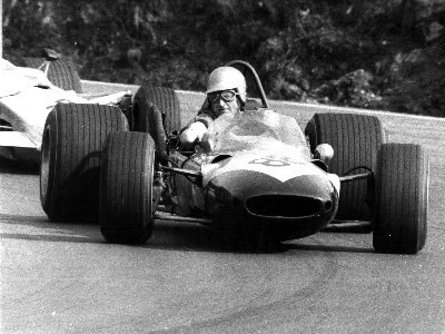 Chris Summers in his Lotus 24 at Brands Hatch in April 1968.  Copyright Ted Walker 2001.  Used with permission.