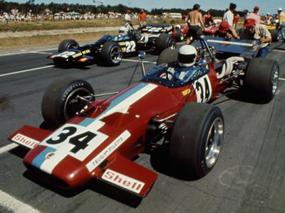 Teddy Pilette in the Racing Team V.D.S. McLaren M10B during the 1971 Tasman series. Copyright Ted Walker 2014. Used with permission.