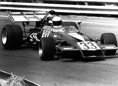 Teddy Pilette in the first production McLaren M22 at the 1972 Oulton Park Gold Cup. Copyright Ted Walker 2001. Used with permission.