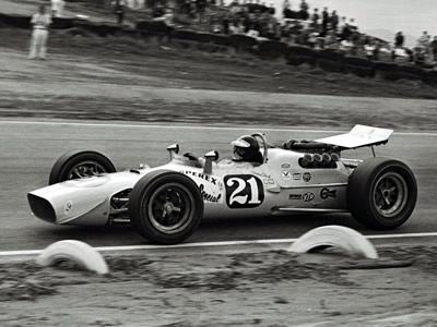 Jim Clark in the #21 Vollstedt '67 at Riverside in November that year. Part of the Dave Friedman collection. Licenced by The Henry Ford under Creative Commons licence Attribution-NonCommercial-NoDerivs 2.0 Generic. Original image has been cropped.