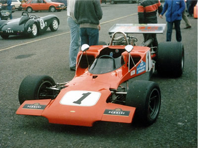 Alex Seldon's Lola T300 HU10 at Silverstone in Sep 1985. Copyright Jeremy Jackson 2003. Used with permission.