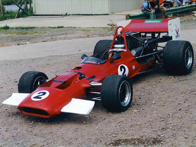 Jon Reakes' Surtees TS5A at Mallory Park on 23 May 1993. Copyright Jeremy Jackson 2003. Used with permission.