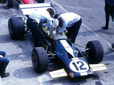 Howden Ganley being prepared for practice at Thruxton in August 1970. Copyright Keith Lewcock 2009. Used with permission.