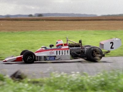 Tony Trimmer in the rebuilt Lola T330/T332 at Castle Combe in August 1988. Copyright Simon Lewis 2010. Used with permission.