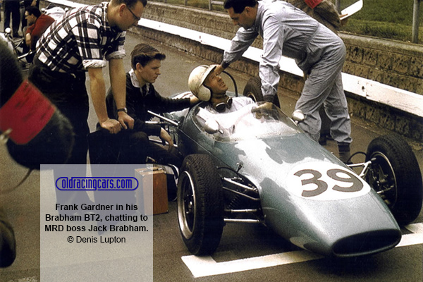 Frank Gardner in his BT2, chatting to the 'Guvnor'. Copyright Denis Lupton 2008. Used with permission.