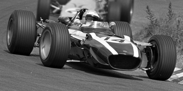 Lucien Bianchi in his Cooper T86B at the 1968 Dutch Grand Prix. Licenced by Nationaal Archief, CC0 under Creative Commons licence CC0 1.0 Universeel (CC0 1.0). Original image has been cropped.