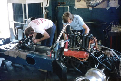 Keith Poole (left) and Trevor Cox (laf of C & C Autos) prepare the Gardos in 1976.  Copyright Kym Pedler 2004.  Used with permission.
