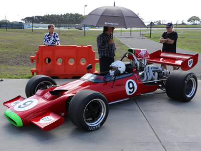 Alfredo Costanzo in the red McLaren M10B 400-02 at Phillip Island in March 2016. Copyright Marcus Pye 2016. Used with permission. Alfredo Costanzo in the red McLaren M10B 400-02 at Phillip Island in March 2016. Copyright Marcus Pye 2016. Used with permission.