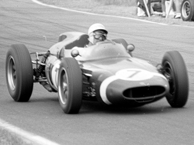 Stirling Moss in his Cooper T53 at Warwick Farm in 1962. Copyright Mitchell Library, State Library of New South Wales. Used with permission.