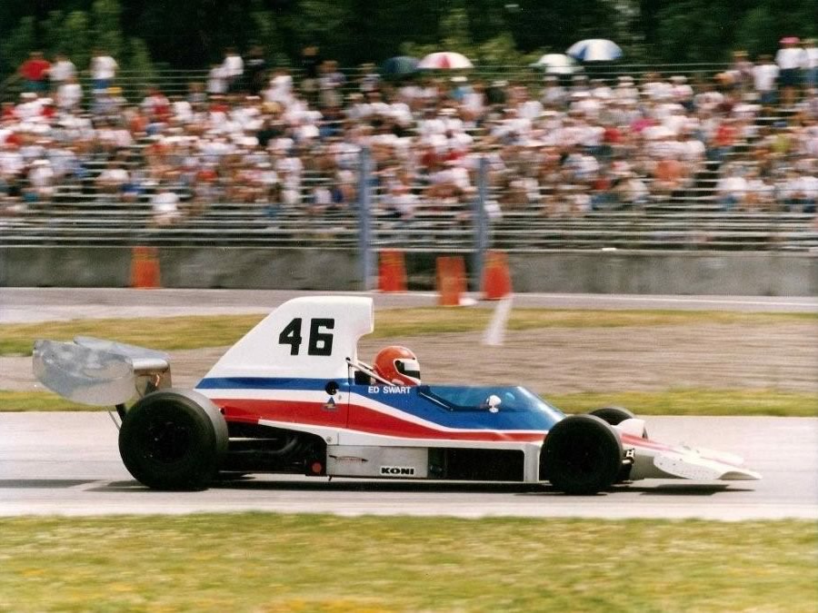LolaT400-Swart-RoadAmerica-900x.jpg