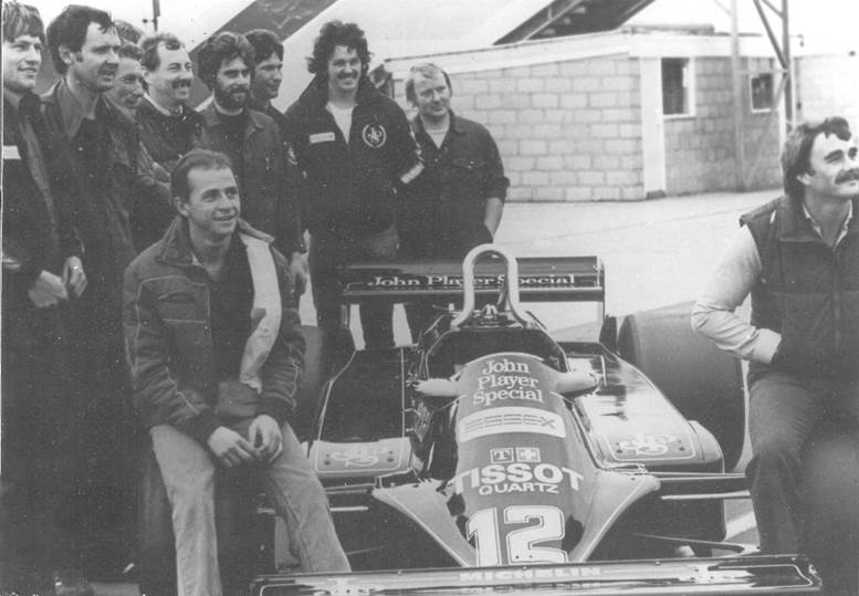Roberto with Nigel Mansell (right) and other Lotus employees at Silverstone in 1981. Amongst them are long-serving Lotus mechanic Bob Dance (3rd from left), Peter Collins (4th from left, behind Roberto) and Nigel Stepney (2nd from right). The other names are (from left to right), Phil Denny, Phil Le Pen, John Moses, Geoff Hardacher and Ian Martin.?(6)
