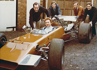 Clive Bracey and his crew get ready to start the Vebra's engine for the first time at his house at Banstead.  Photo provided by Peter Morris on the right at the back. Copyright Peter Morris 2018. Used with permission.