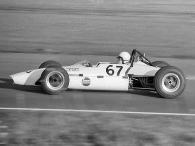 Mike Tobitt's B17-bodied Chevron B15 at Thruxton in September 1970. Copyright Chris Bennett 2014. Used with permission.