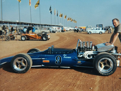 Kipp Ackerman's McLaren M10B at Bulawayo in 1970. Copyright Doug Brown 2005. Used with permission.