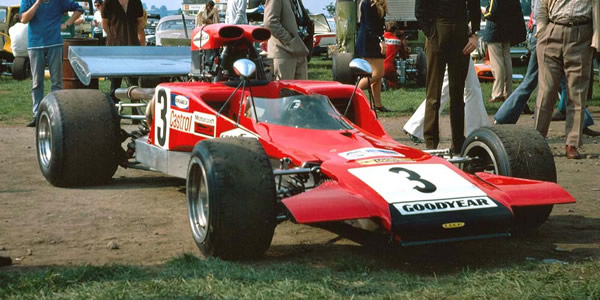 Frank Gardner drove this brand new Lola T300 to victory at Oulton Park in September 1971, securing the 1971 championship.  Copyright Alan Cox 2006.  Used with permission.