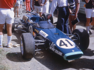Jim Palmer's McLaren M4A/1 at Pukekohe in January 1968. Copyright Mike Feisst 2014. Used with permission. Jim Palmer's McLaren M4A/1 at Pukekohe in January 1968. Copyright Mike Feisst 2014. Used with permission.