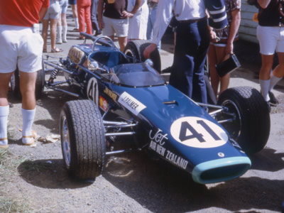 Jim Palmer's McLaren M4A/1 at Pukekohe in January 1968. Copyright Mike Feisst 2014. Used with permission.