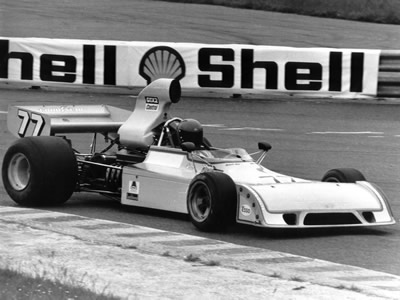 Dennis Leech in his newly-acquired ex-RAM Chevron at Thruxton in May 1976.  Copyright Ted Walker 2005.  Used with permission.