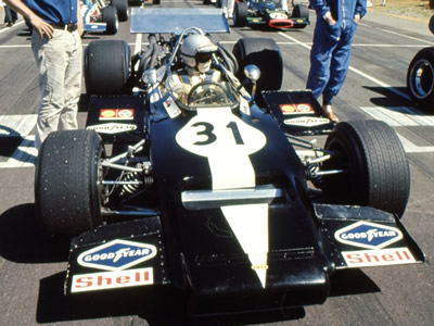 Frank Gardner in the Lola T192 during the 1971 Tasman series. Copyright Ted Walker 2014. Used with permission.