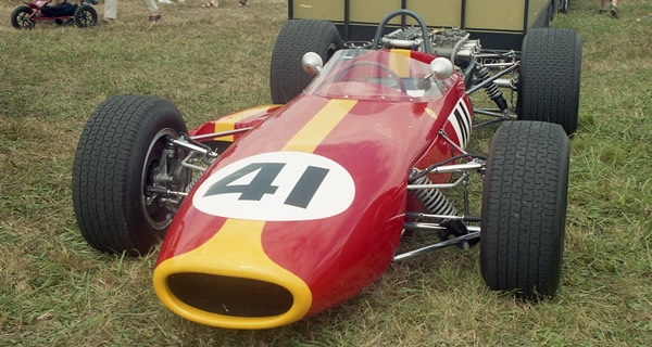 Roger Munns' beautifully restored Brabham BT22 at Whenuapai in 1999. Copyright Milan Fistonic 2017. Used with permission.