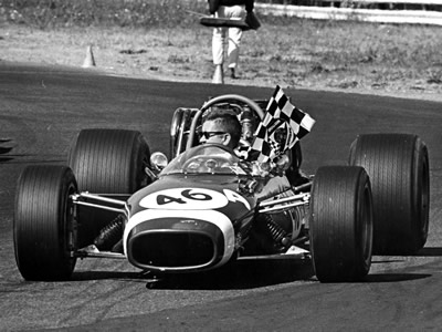 Lyle Forsgren and Al Oppie with the Mk 11 at Riverside in 1969. Copyright Lyle Forsgren 2006. Used with permission. Lyle Forsgren and Al Oppie with the Mk 11 at Riverside in 1969. Copyright Lyle Forsgren 2006. Used with permission.