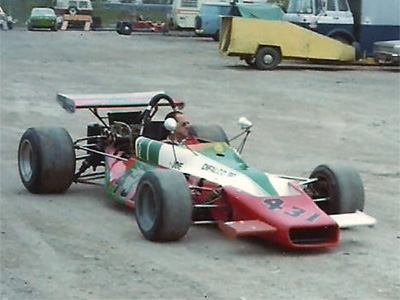 Joe Difalco and his Hawke DL6 at a regional event at Ontario in 1976. Copyright Peter Viccary (<a href='http://www.gladiatorroadracing.ca/' target='_blank'>gladiatorroadracing.ca</a>) 2021. Used with permission.
