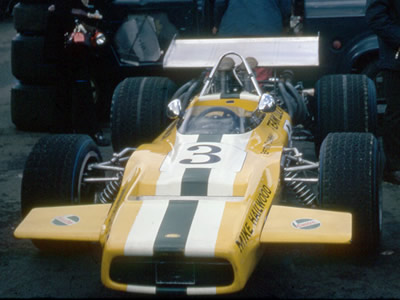 Mike Hailwood's ill-fated Lola T190 at Brands early in 1970.  In the red and white jacket on the left of the full size picture is team boss Jackie Epstein and to the left of him is Eric Broadley. Copyright Nick Gurney 2006. Used with permission.