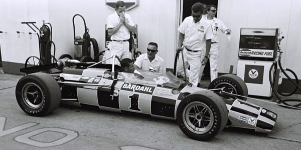 Bobby Unser and his crew in the Bardahl-sponsored Leader Card-owned Lola T152 at Indianapolis in 1969. Licenced by The Henry Ford under Creative Commons licence Attribution-NonCommercial-NoDerivs 2.0 Generic. Original image has been cropped.