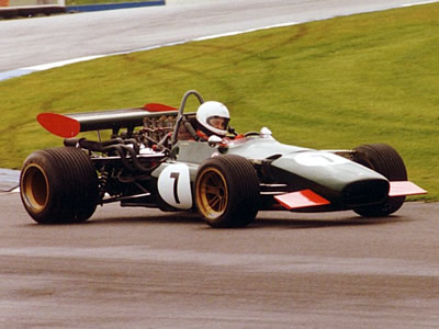 Nick Buttress in the Lola T142 '37' at Donington Park in Sep 1992. Copyright Jeremy Jackson. Used with permission.