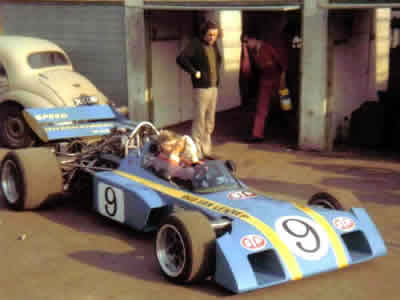 Gijs van Lennep in his Surtees TS11 at Brands Hatch in 1972. Copyright Simon Lewis 2004. Used with permission.