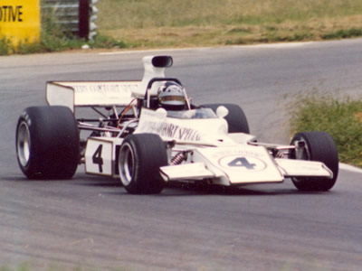Jon Davison in the Matich in side-radiator form at the Oran Park round of the 1976 Rothmans series. Copyright Glenn Moulds 2005. Used with permission.