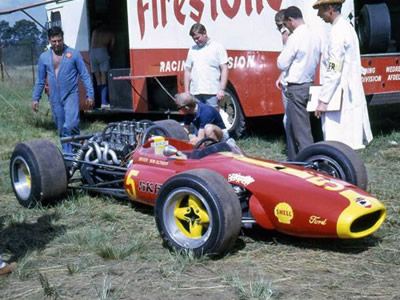 Bob Olthoff's Formula A McLaren at Roy Hesketh in 1968. Copyright David Pearson 2007. Used with permission.