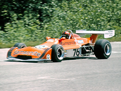 Peter Ferguson in his Samsonite Chevron B29 at Westwood in June 1975. Copyright Kevin Skinner 2020. Used with permission.