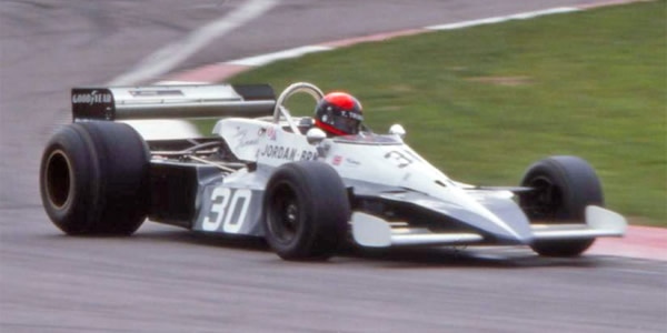 Tony Trimmer in the Jordan-BRM P207 at the HSCC meeting at Donington Park in July 1980. Copyright Ray Green  2018. Used with permission.