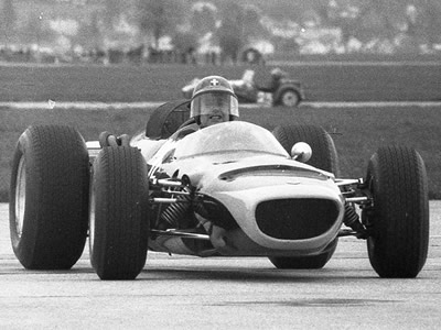 Harry Zweifel in his McLaren M3A-Oldsmobile at the Payerne Slalom in 1967. Copyright Roberto Annaheim 2016. Used with permission.