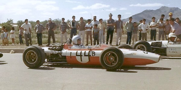 Hank Candler's LeGrand Mk 6B draws curious onlookers at Juarez in July 1966.  Copyright Bill Wolfe 2017.  Used with permission.